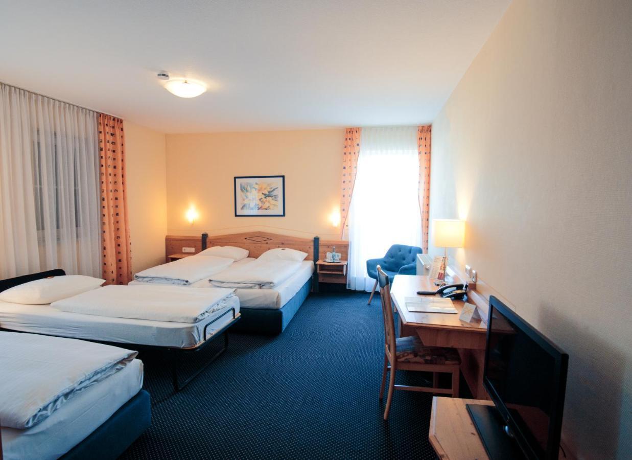 Hotel Waldeck Garni Kist Buitenkant foto