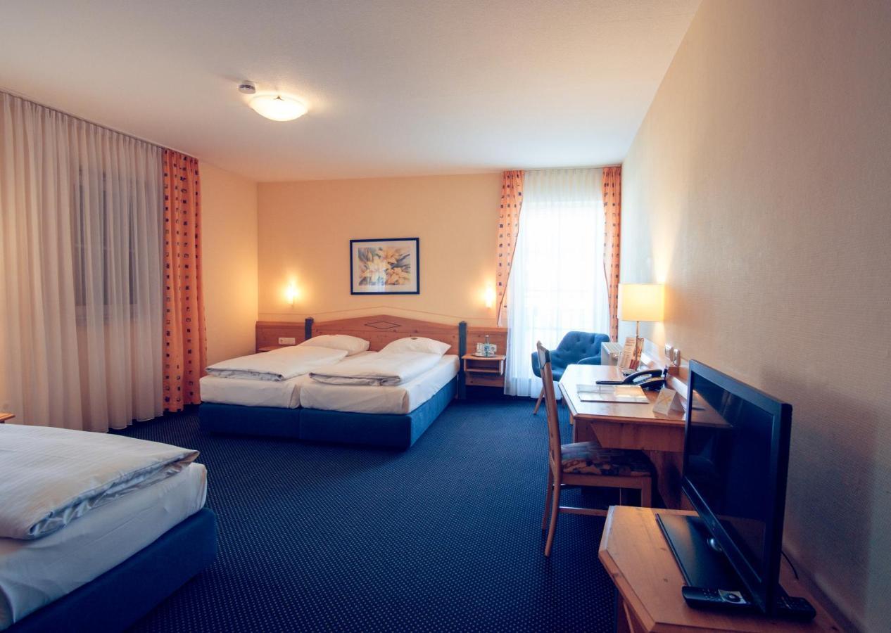 Hotel Waldeck Garni Kist Buitenkant foto