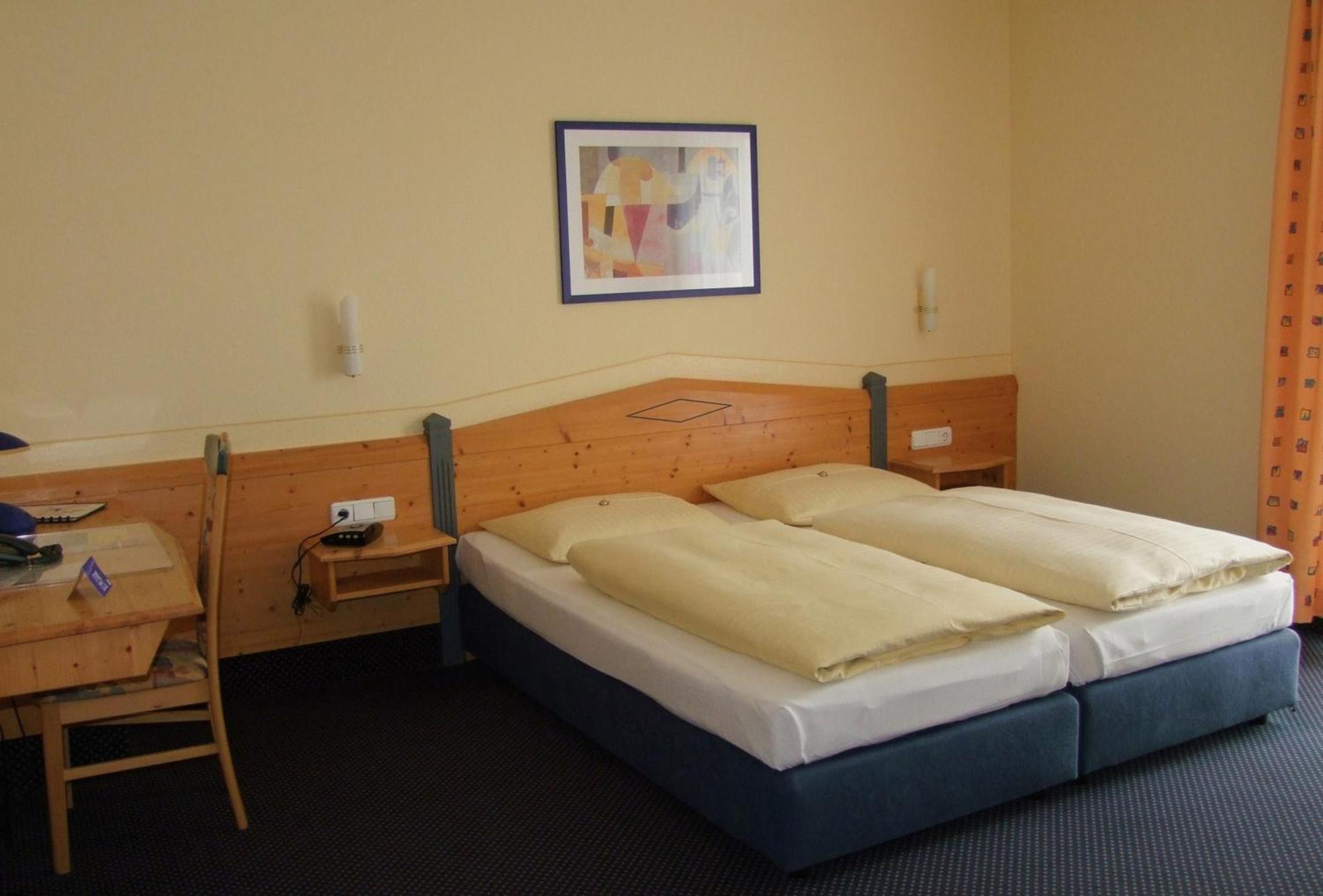 Hotel Waldeck Garni Kist Buitenkant foto